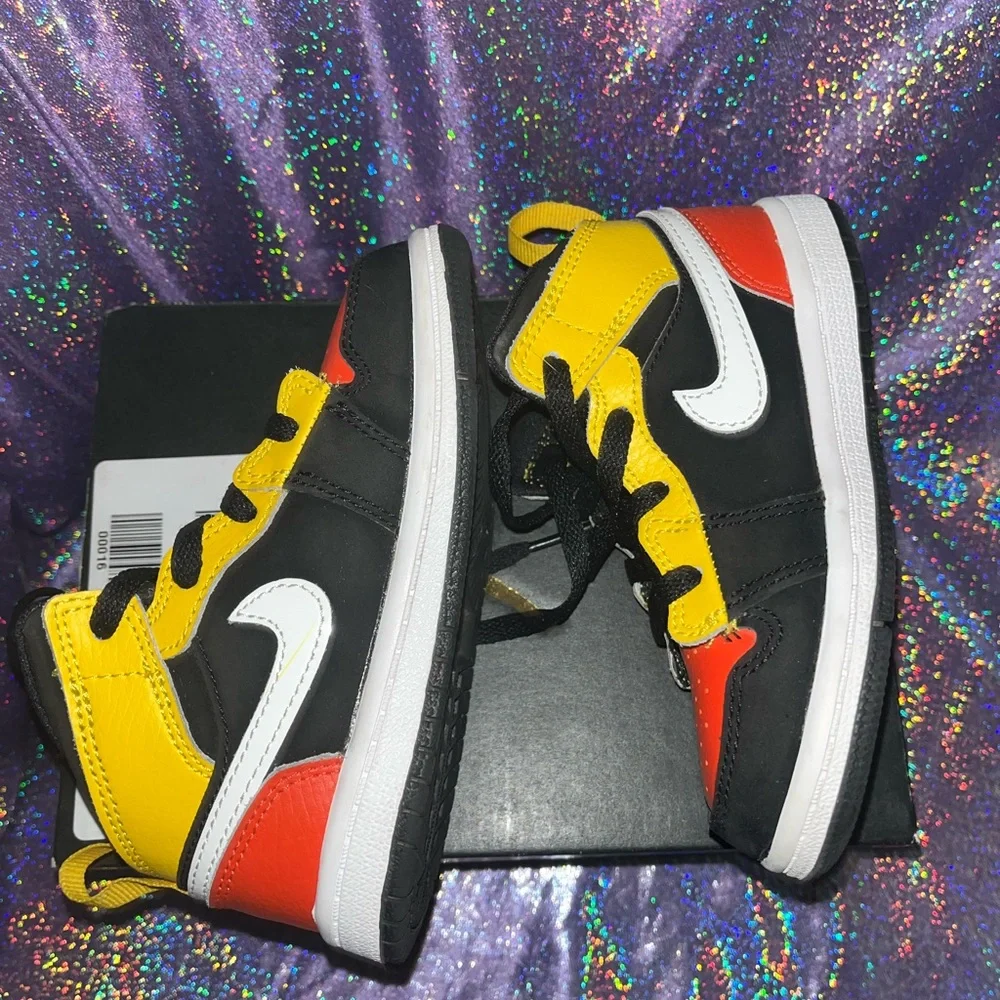 Nike Air Jordan 1 Mid Shoes